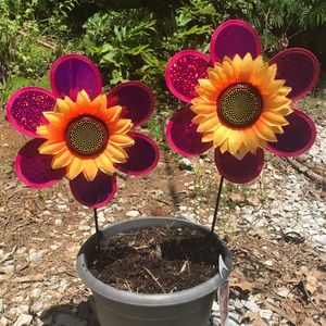 🌺🌺 2 sunflowers  🌻 Pinwheel  Virevent or garden